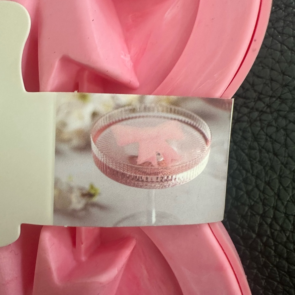 Bows & bubbles Pink Bows & Bubbles Silicone Ice Mold - Picture 4 of 4